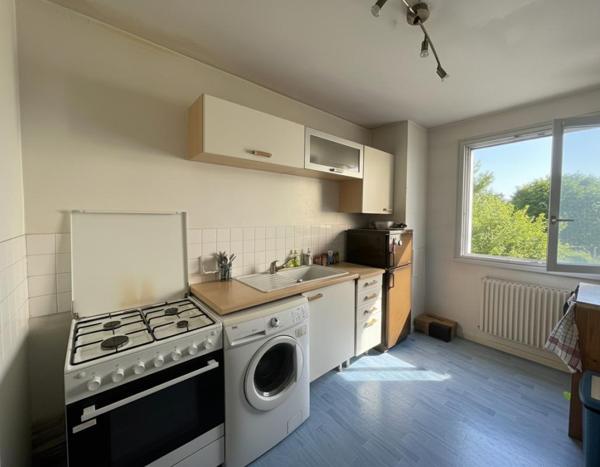 Appartement T2 avec balcon, parking et caves