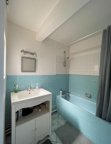 Appartement T2 avec balcon, parking et caves