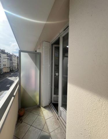 Appartement T2 avec balcon, parking et caves