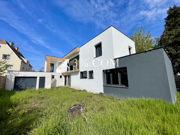Maison 6 pièce(s) 2 chambre(s) 246 m²