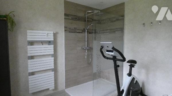 MAISON INDIVIDUELLE BATIE SUR 6748 m² de terrain (situé en zone constructible)