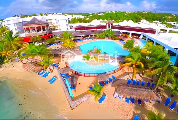 SUPERBE STUDIO EN REZ DE CHAUSSEE AVEC VUE SUR LA PISCINE ET VUE MER ROUTE TOURISTIQUE A SAINT FRANCOIS