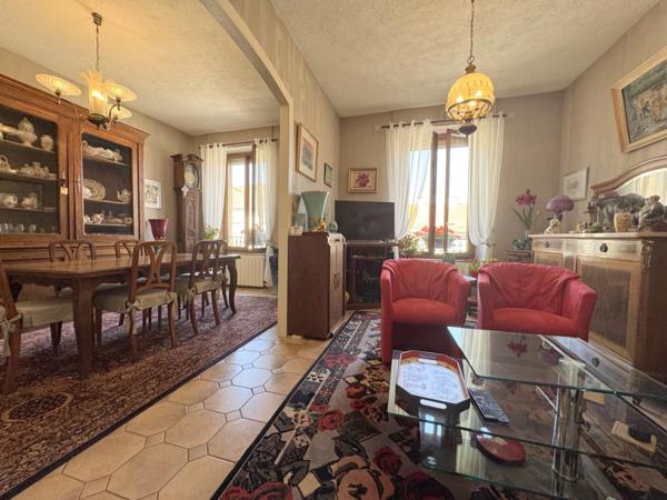 Appartement T5 dans immeuble de caractère