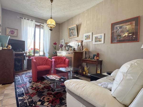 Appartement T5 dans immeuble de caractère