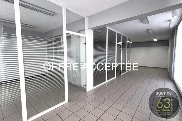 Local Commercial de 80 m2 avec garage, à saisir