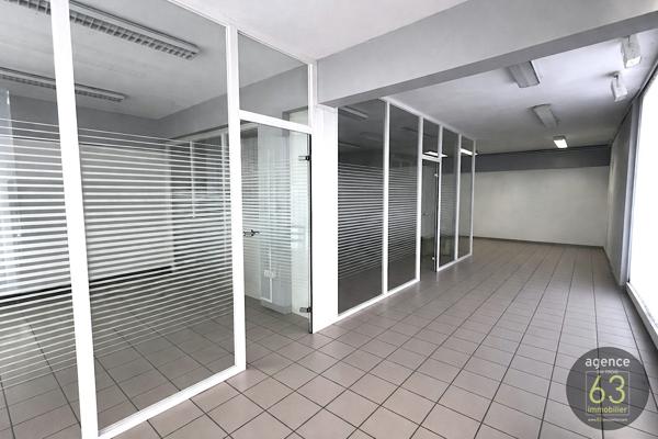 Local Commercial de 80 m2 avec garage, à saisir