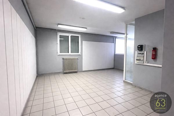 Local Commercial de 80 m2 avec garage, à saisir