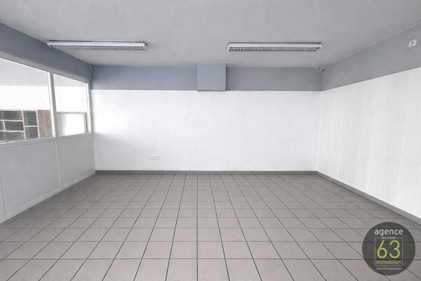 Local Commercial de 80 m2 avec garage, à saisir