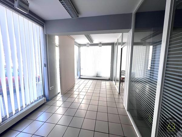 Local Commercial de 80 m2 avec garage, à saisir
