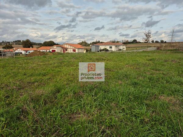 Terrain viabilisé libre de constructeur divisible en deux parcelles