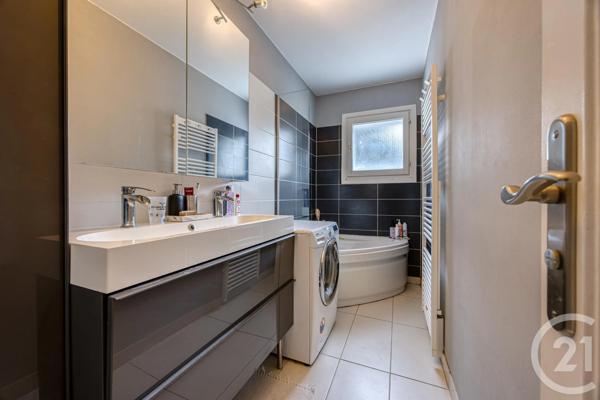 Appartement T5 à vendre  5 pièces - 99,16 m 2   CHAMBERY  - 73