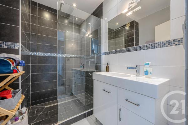 Appartement T5 à vendre  5 pièces - 99,16 m 2   CHAMBERY  - 73