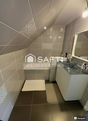 Maison rénovée avec goût, 3 chambres, garage et jardin