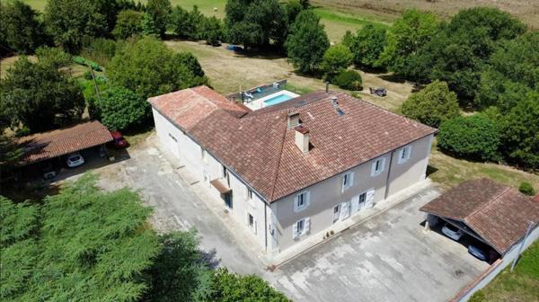 Belle propriété de 400m2 avec piscine et terrain