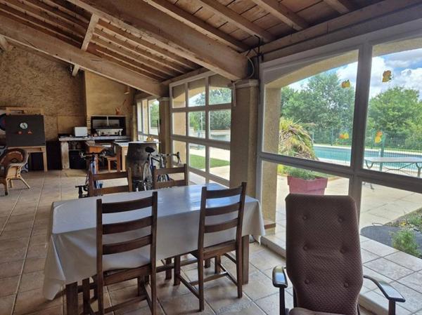 Belle propriété de 400m2 avec piscine et terrain