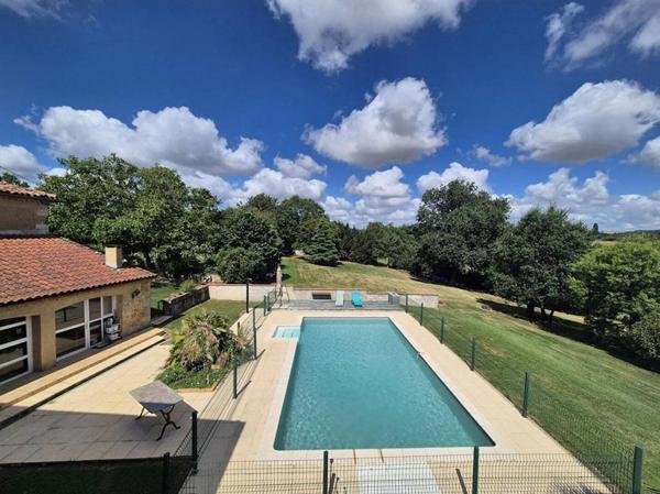 Belle propriété de 400m2 avec piscine et terrain