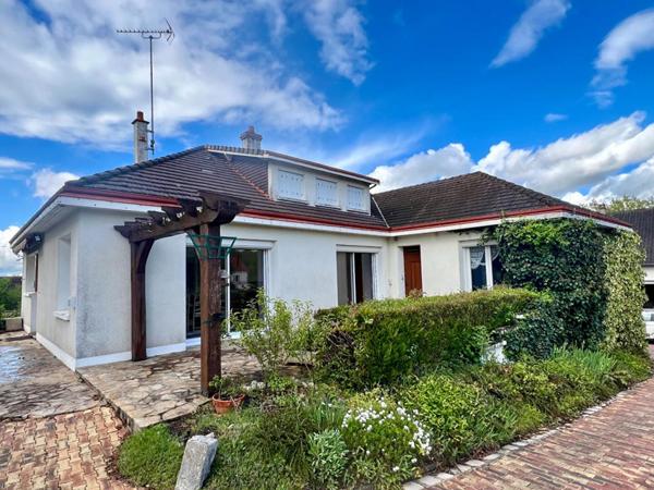 ENSEMBLE IMMOBILIER  MAISON + GARAGES ATELIERS