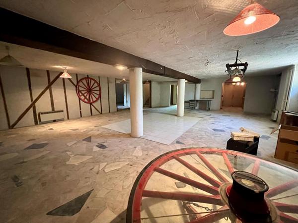 ENSEMBLE IMMOBILIER  MAISON + GARAGES ATELIERS