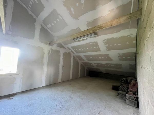 ENSEMBLE IMMOBILIER  MAISON + GARAGES ATELIERS