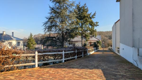 ENSEMBLE IMMOBILIER  MAISON + GARAGES ATELIERS