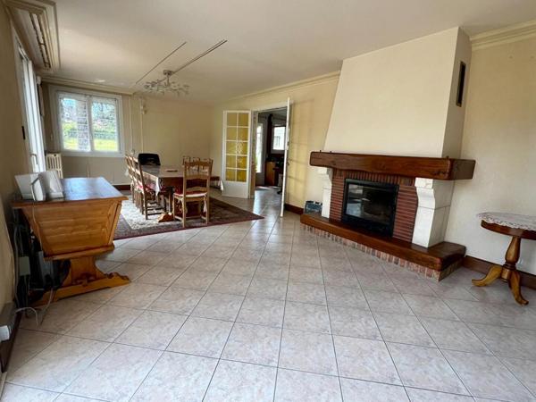 ENSEMBLE IMMOBILIER  MAISON + GARAGES ATELIERS