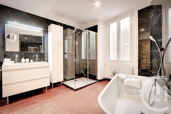 Maison à vendre  9 pièces - 270 m 2   PIGNANS  - 83