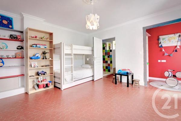 Maison à vendre  9 pièces - 270 m 2   PIGNANS  - 83