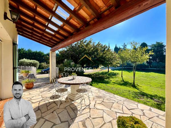 Eyguières (13430) Villa 150m² - Plain pied - 4 chambres - Piscine - Terrain de 5737m²