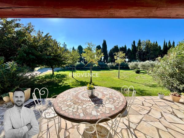 Eyguières (13430) Villa 150m² - Plain pied - 4 chambres - Piscine - Terrain de 5737m²