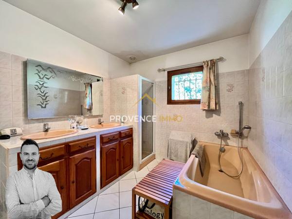 Eyguières (13430) Villa 150m² - Plain pied - 4 chambres - Piscine - Terrain de 5737m²