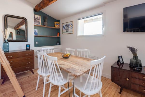 Appartement entièrement rénové avec vue dégagée sur le Vieux Port.