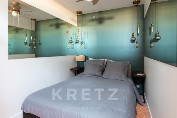 Appartement entièrement rénové avec vue dégagée sur le Vieux Port.