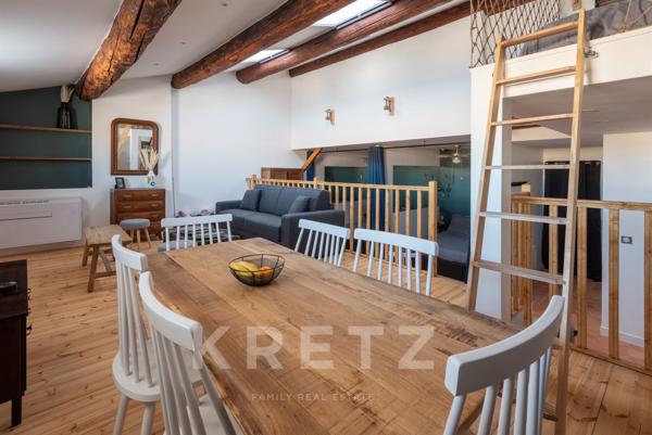 Appartement entièrement rénové avec vue dégagée sur le Vieux Port.