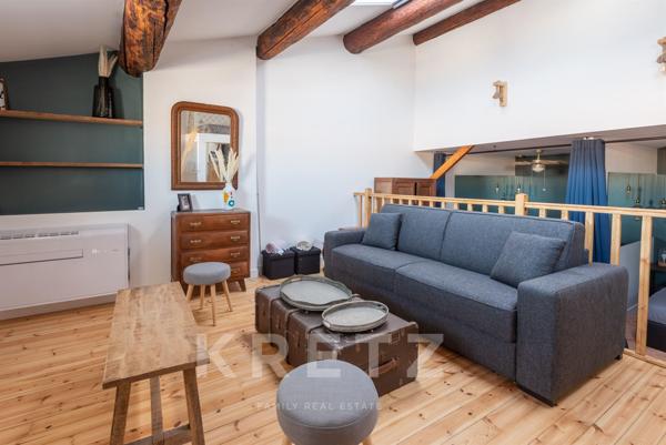 Appartement entièrement rénové avec vue dégagée sur le Vieux Port.