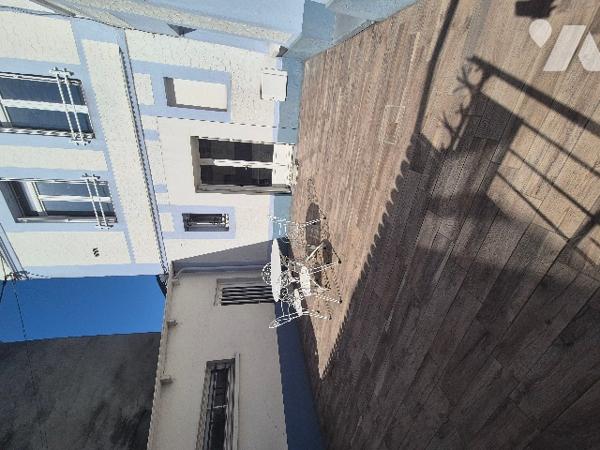 Maison de ville avec cour privative