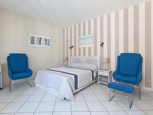 Immeuble Hyper-centre de Rochefort 4 logements et dépendances