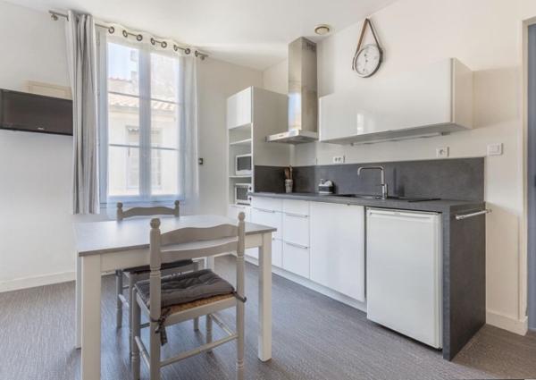 Immeuble Hyper-centre de Rochefort 4 logements et dépendances