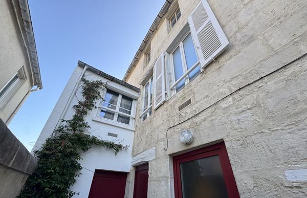 Immeuble Hyper-centre de Rochefort 4 logements et dépendances