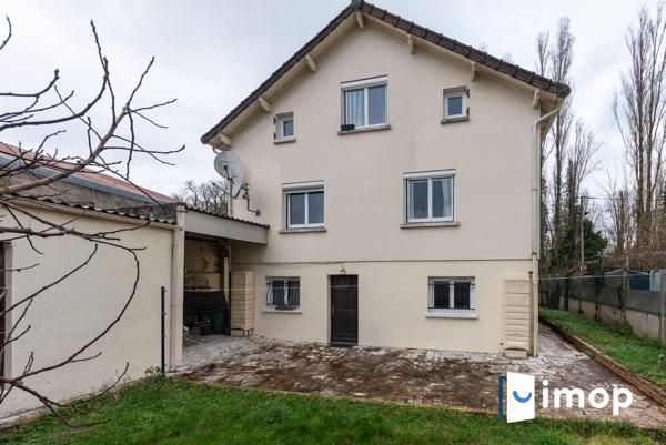 Maison 4 chambres avec grand jardin, garage triple  à 5 min des transports