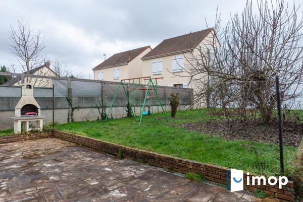 Maison 4 chambres avec grand jardin, garage triple  à 5 min des transports