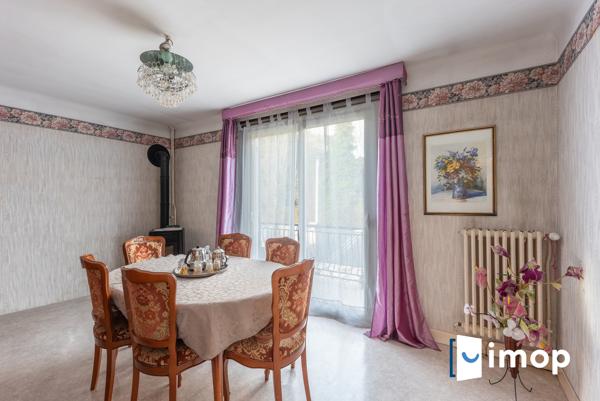Maison 4 chambres avec grand jardin, garage triple  à 5 min des transports