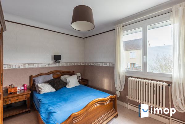 Maison 4 chambres avec grand jardin, garage triple  à 5 min des transports