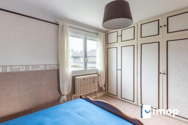 Maison 4 chambres avec grand jardin, garage triple  à 5 min des transports