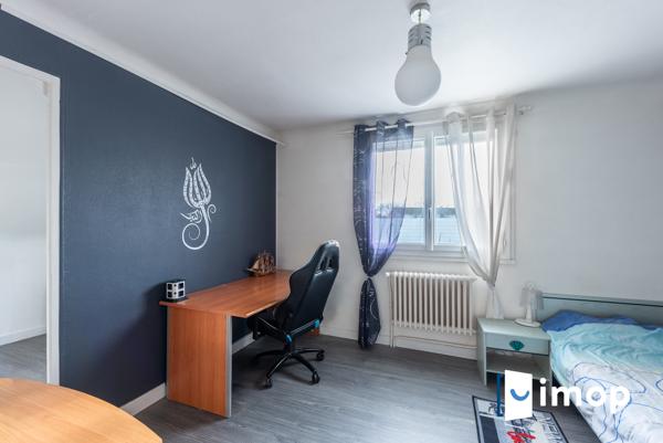 Maison 4 chambres avec grand jardin, garage triple  à 5 min des transports