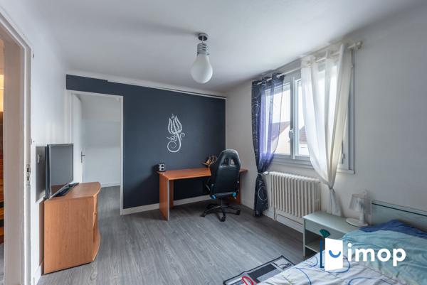 Maison 4 chambres avec grand jardin, garage triple  à 5 min des transports