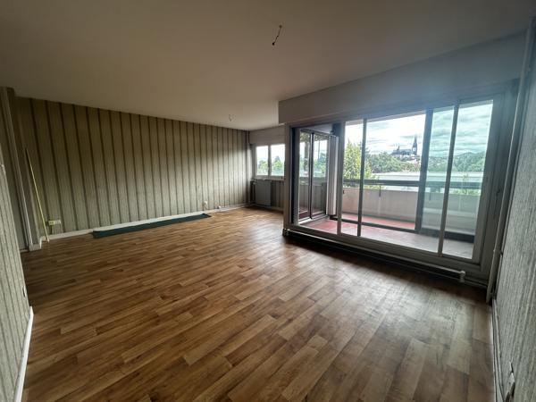 APPARTEMENT AVEC BALCON, GARAGE ET CAVE