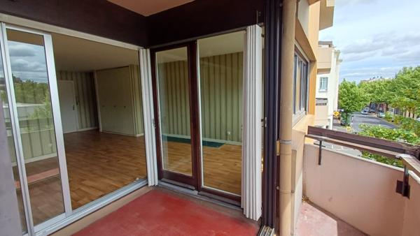 APPARTEMENT AVEC BALCON, GARAGE ET CAVE