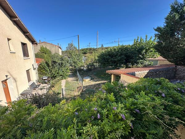 Maison de ville T4 à louer à Carcassonne proche gare SNCF avec jardin, terrasse, véranda, cave et parking