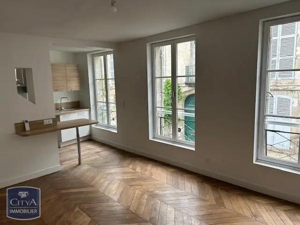 Appartement à louer 2 pièces 45.75m² Bourges (18000)