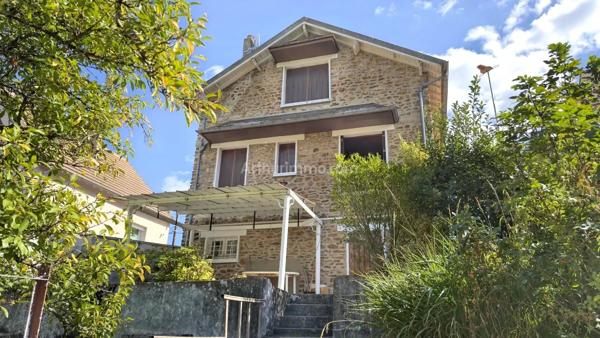 Vente                                                      Maison
                        
                     4 pièces                      79 m2                     à Saint-Fargeau-Ponthierry